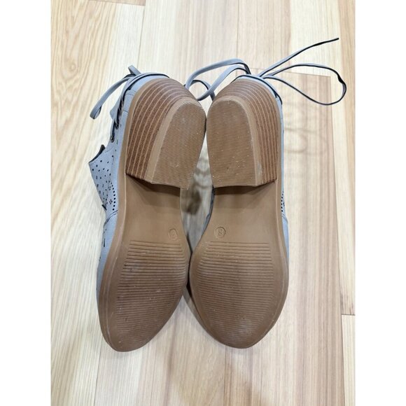 Taupe Gray Perforated Lace Up Back Ankle Boots 8 NEW - Picture 3 of 5
